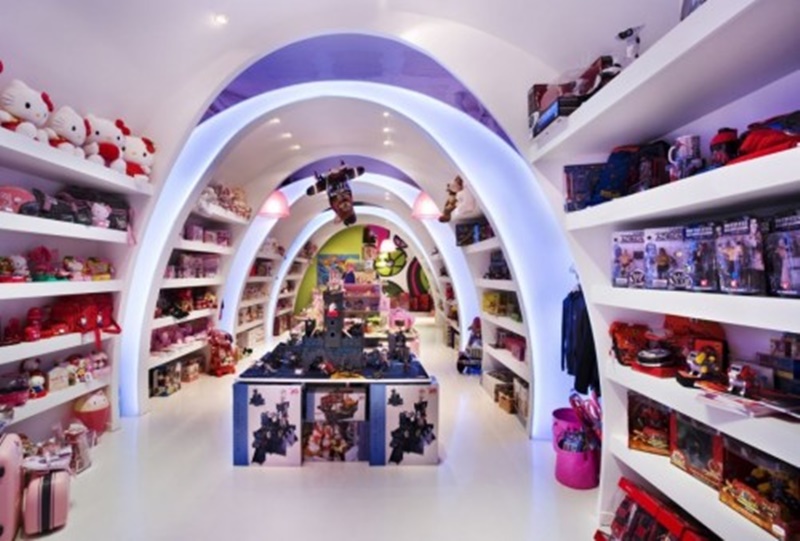Không gian của cửa hàng bán hàng đồ chơi trẻ em cần phải có nét thân thuộc với trẻ thơ
