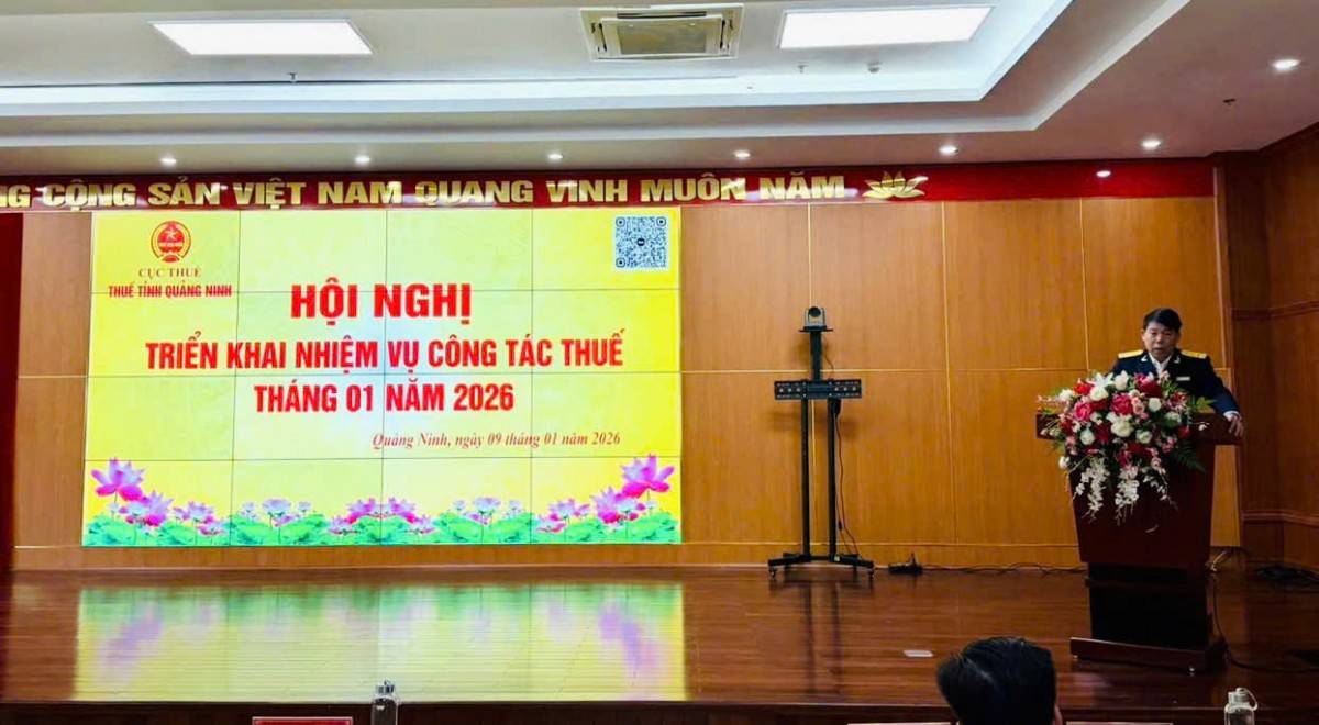 L&atilde;nh đạo Cục Thuế tỉnh Quảng Ninh ph&aacute;t biểu tại hội nghị.